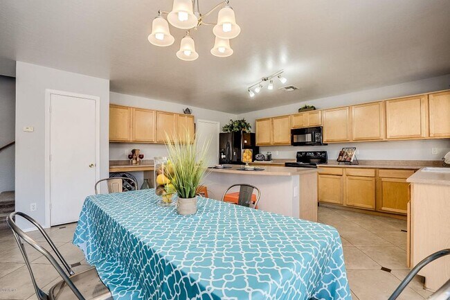 Photo - Large 5 Bedroom home in South Phoenix with Private Pool
