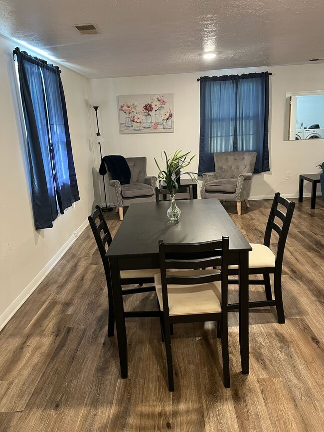 Photo - 4946 Camden St