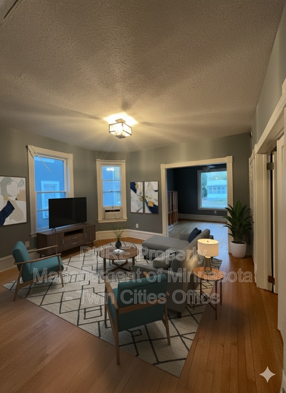 Building Photo - 1947 Fillmore St NE Unit A Lower