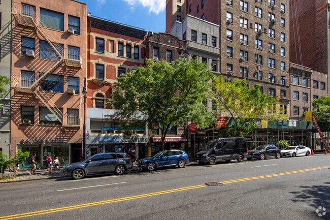 121 W 72nd St New York, NY 10023 - 121 W 72nd St