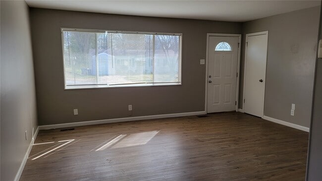 Photo - 227 Meadowcrest Dr