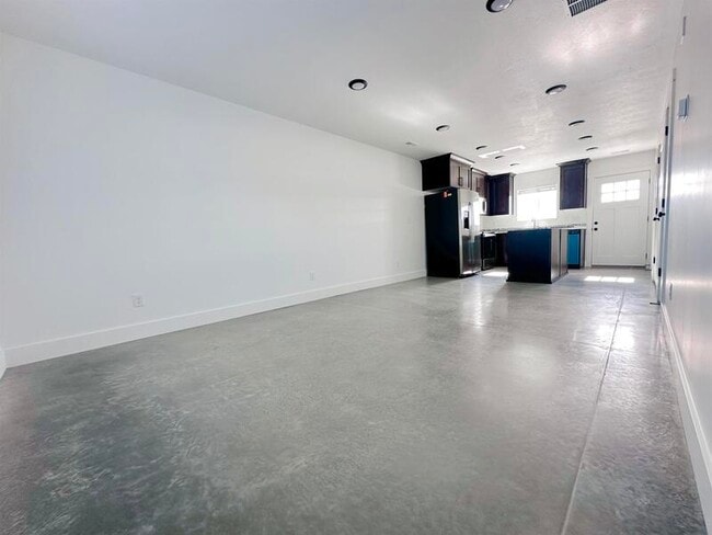 Photo - 1720 E Main St