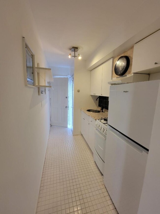 Galley Kitchen - 216 Warren St NE Unit A