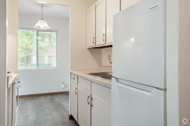 1BR, 1BA - 785SF