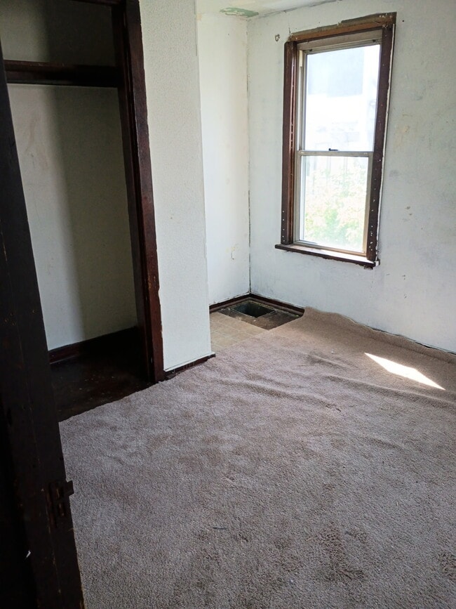Photo - 183 S Mount Vernon Ave Unidad Rear