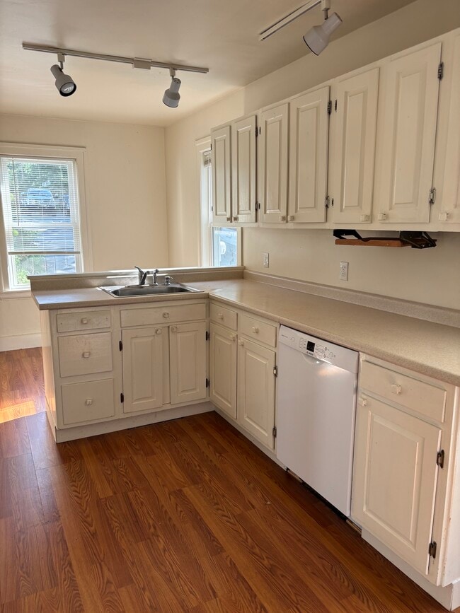 kitchen - 9 Pleasant St Unit 9A