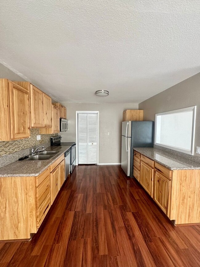 Photo - Manitou - CP Unit 560 W Boulder Street