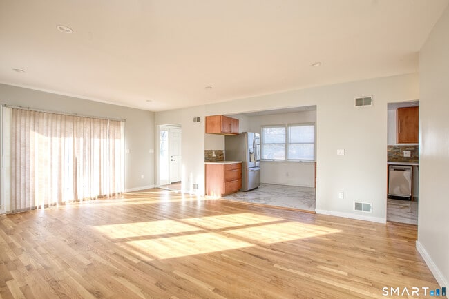 Living Room - 24 Hollow Wood Ln Unit 1