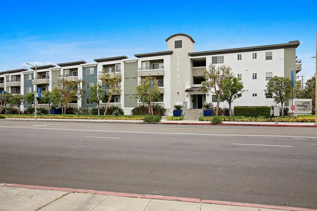 Photo - Madison Toluca Apartments