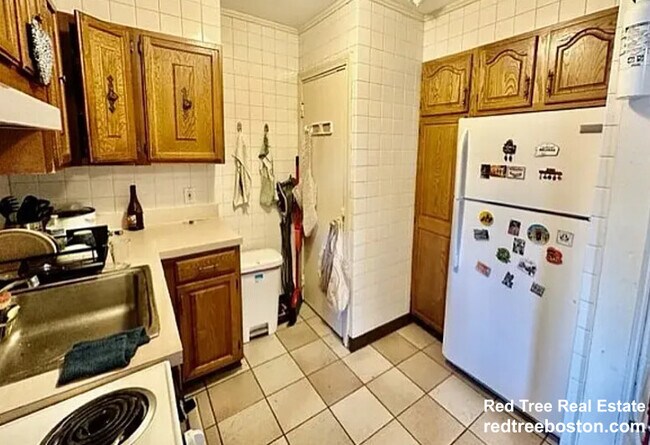 912 Beacon St Unit 912 Beacon St.