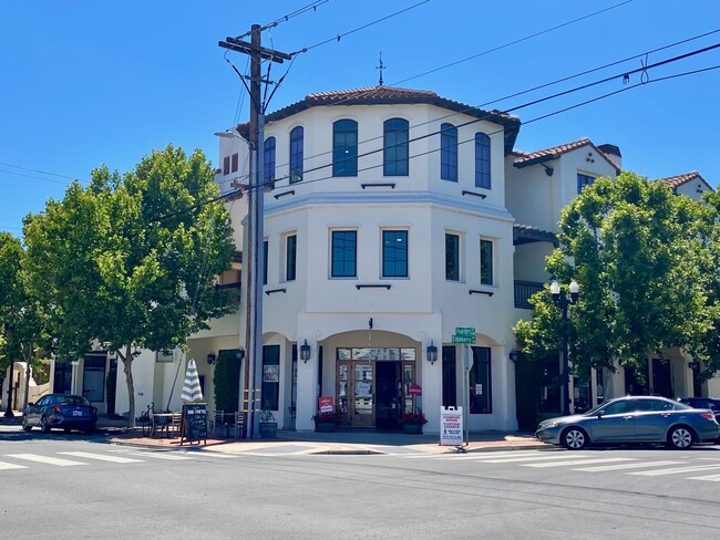 Front of Del Rey Plaza - Del Rey Plaza Apartments