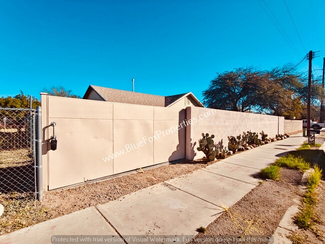 Building Photo - 3707 E Glenn St