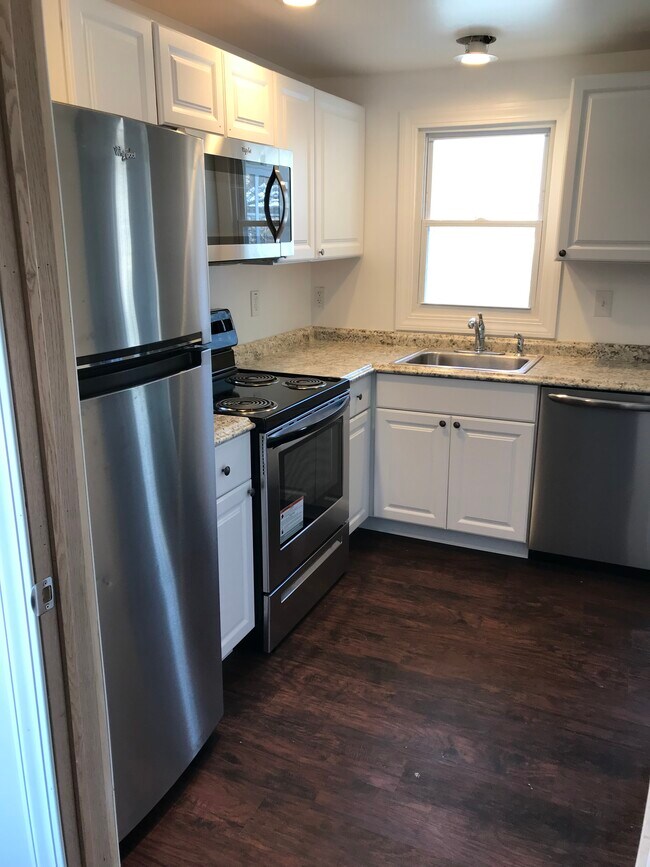 Kitchen - 512 E Broadway St