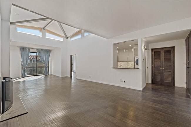 Building Photo - 2175 S Beverly Glen Blvd Unit 403