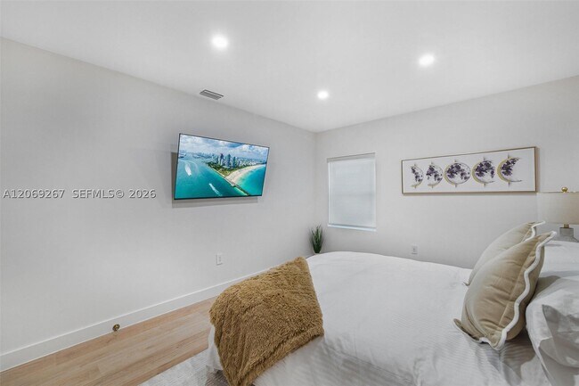 12325 NE 11th Ct
