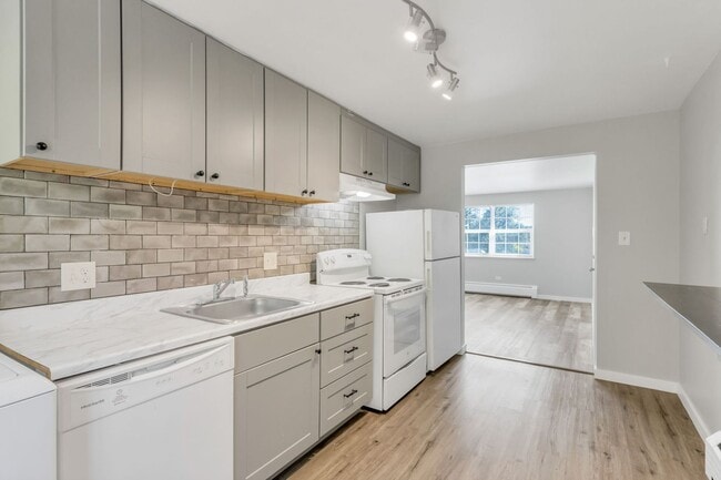 Building Photo - Newly Remodeled 2 Bed, 1 Bath Condo in the Goldsmith Neighborhood! Unit #A