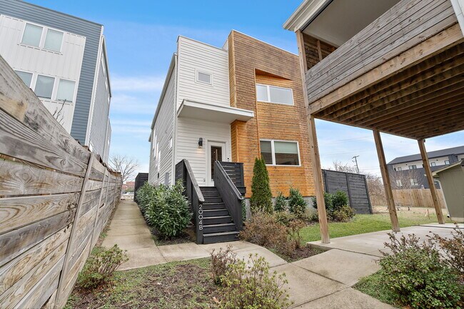2004B 9th Ave N