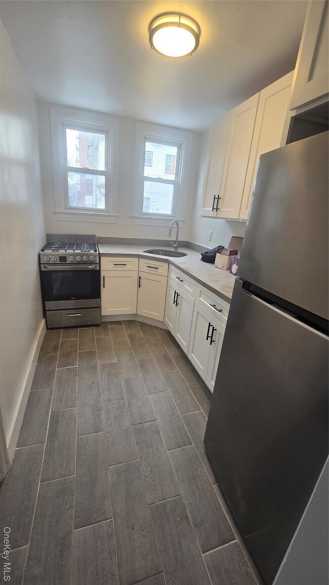 Building Photo - 48 N Fulton Ave Unit 1st Floor