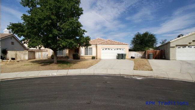 Great 3 + 2 on a Cul-de-Sac in Rosamond - Great 3 + 2 on a Cul-de-Sac in Rosamond House