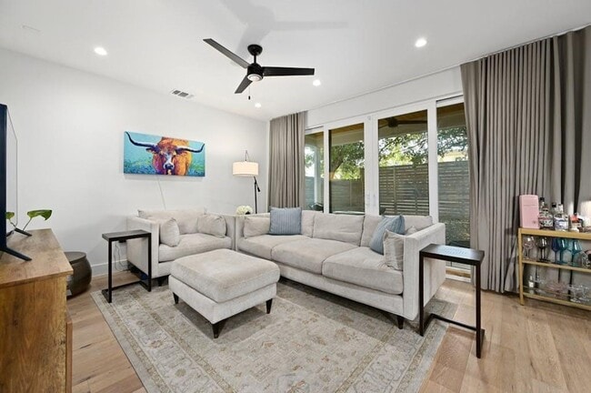 Photo - 5212 Huisache St