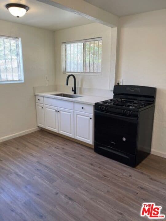 Photo - 469 W 6th St