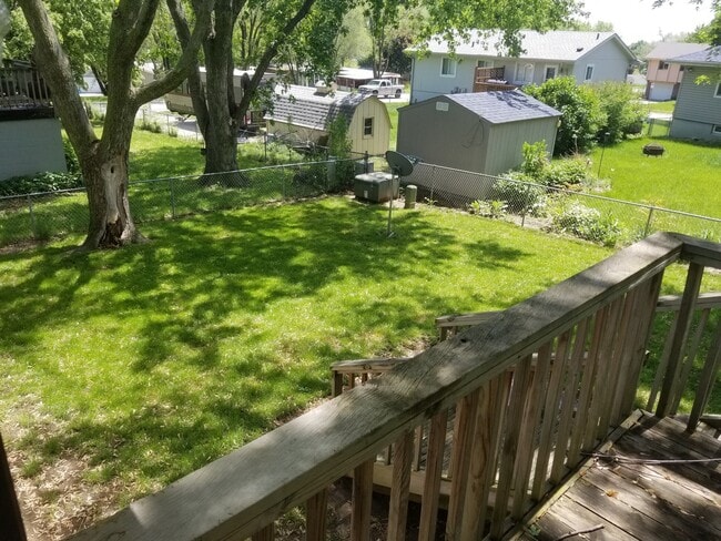 Photo - Great location!  3 bed, 2 bath home in southwest Omaha.