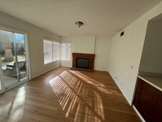 Photo - 3242 Rollingridge Ave