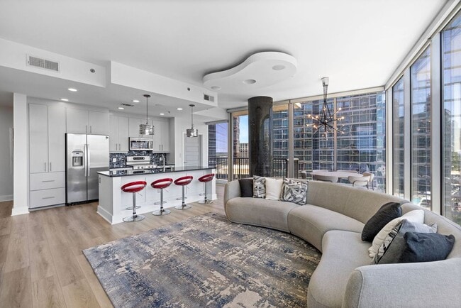 Photo - 1080 Peachtree St NE Unidad 1410