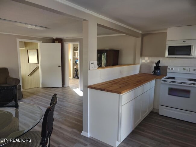 Photo - 757 W Outer Dr