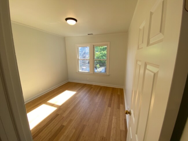 Photo - 1008 N Mozart St Unit 2nd flower