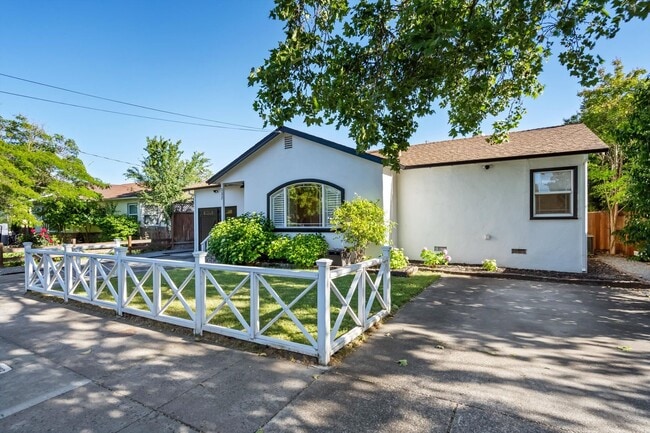 Photo - Updated 3 bedroom 2 bathroom single family home within walking distance to the Sonoma Town Square...