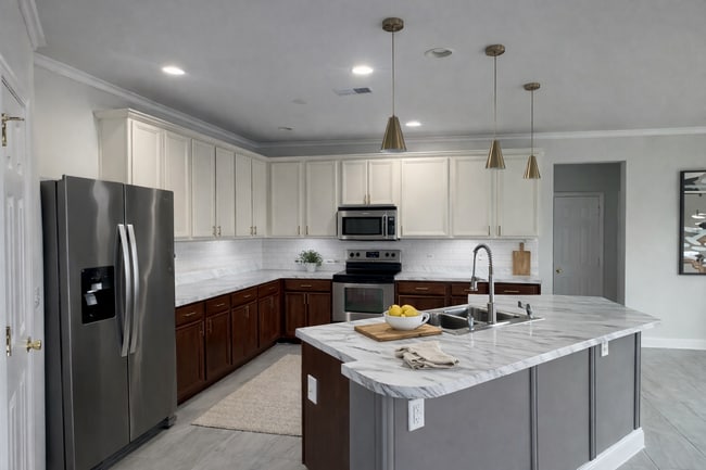 Cocina recién reformada con isla - 429 Indigo Ridge Dr