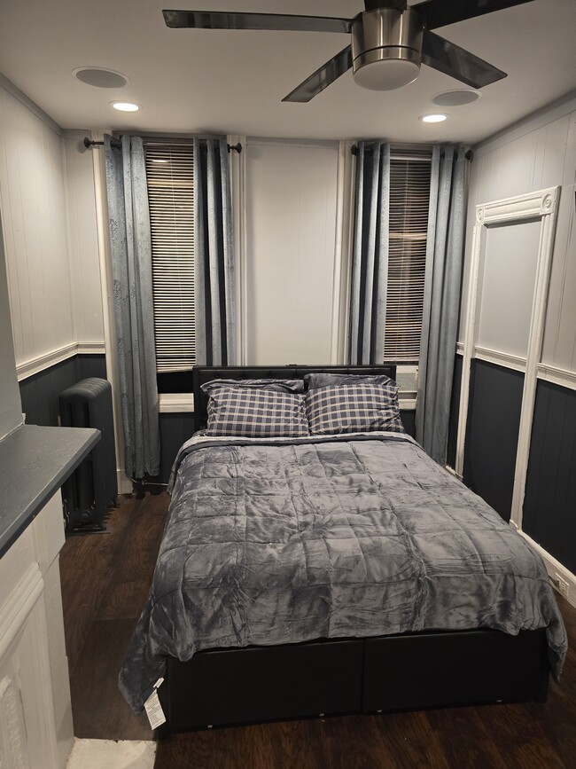 Photo - 693 Macdonough St