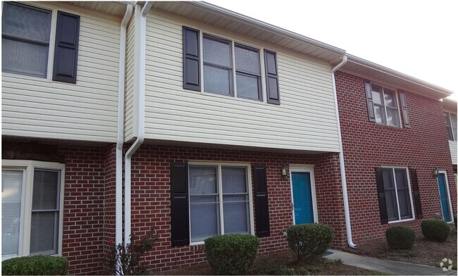 Building Photo - Newly Renovated 3BR Townhome in Greenville