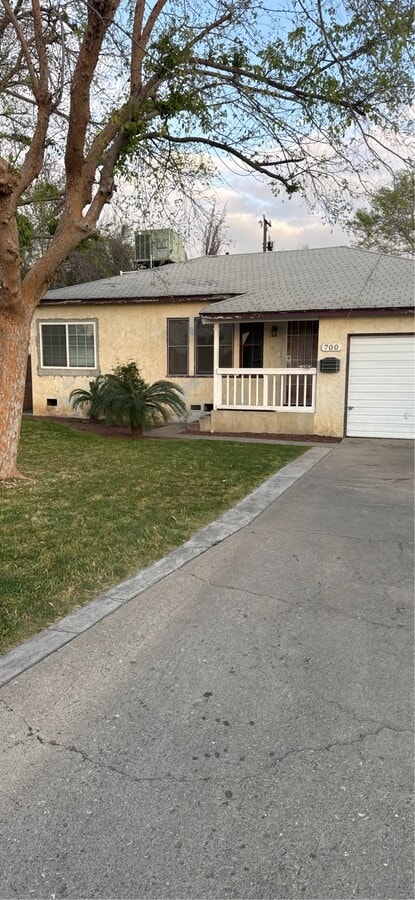 Photo - 700 El Prado Dr