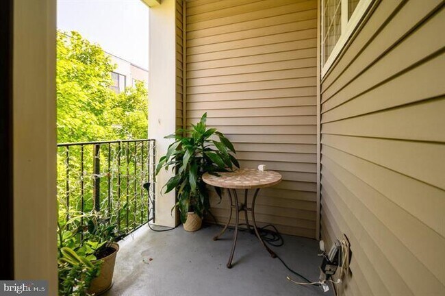 Cozy balcony for AM coffee or evening cocktail - 3152 W Master St Unit 3152 W. Master - #58