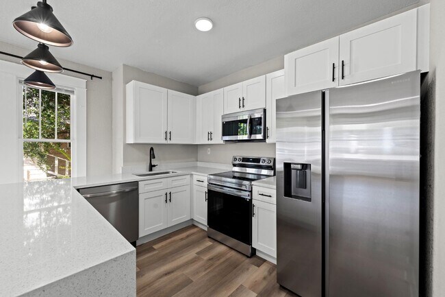 Photo - 1010 E Lake Ave