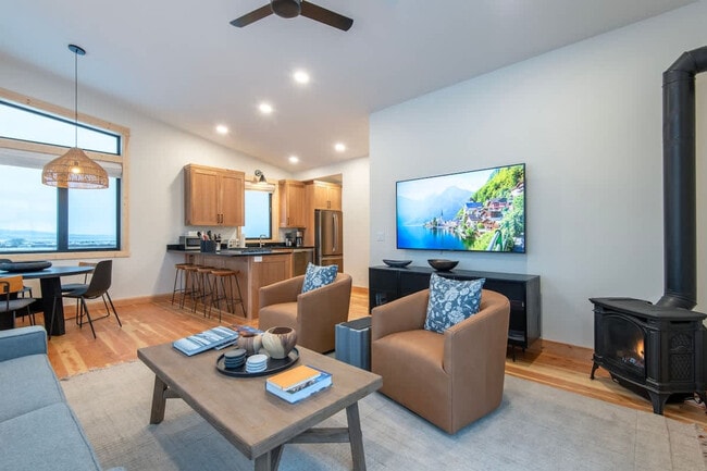 Building Photo - 3402 Alta Vista Dr Unit ID1310712P Rental