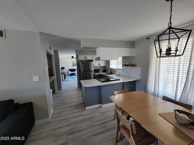 Photo - 630 E Julie Dr