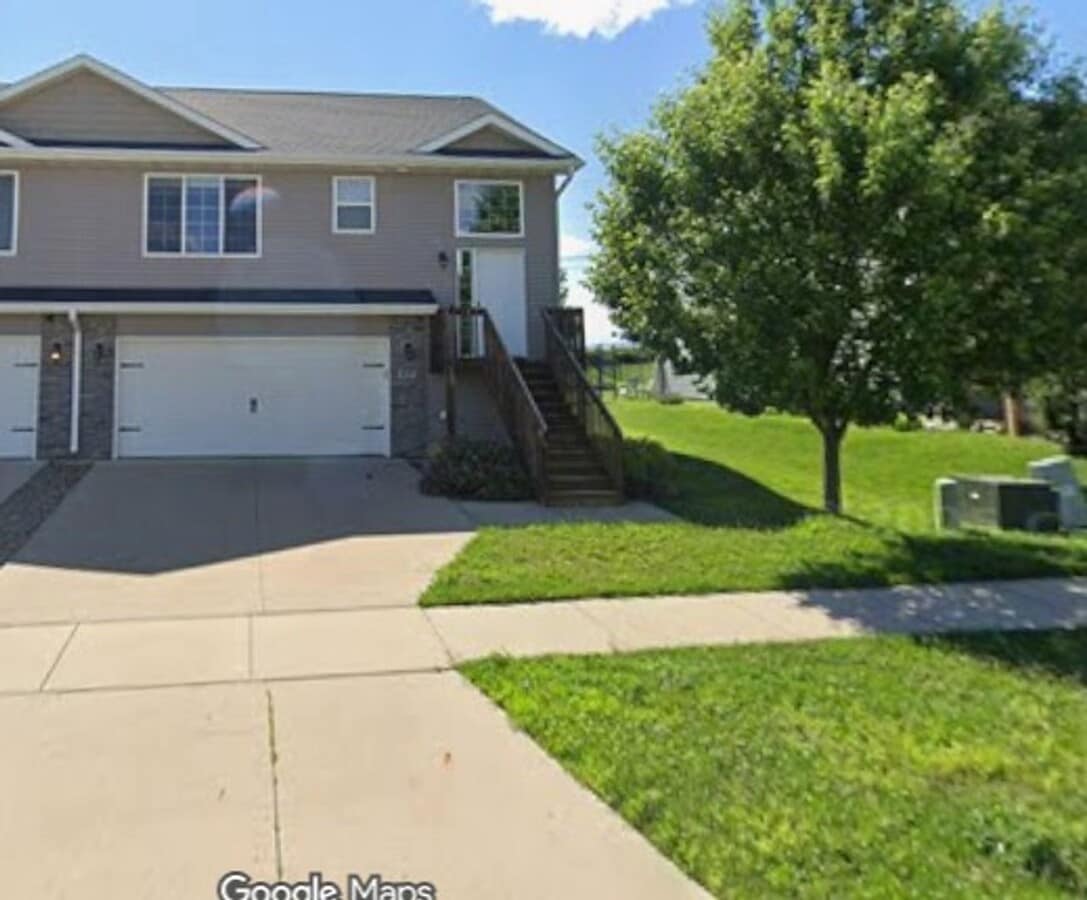 $2,040 | 3 Bedroom 3 Bath | Townhome | Attached Garage | Washer & Dryer - $2,040 | 3 Bedroom 3 Bath | Townhome | Attached Garage | Washer & Dryer