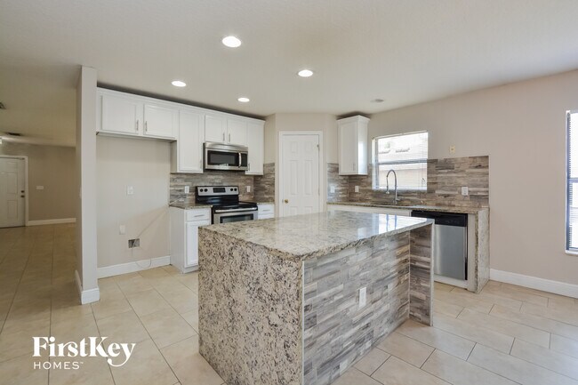 Photo - 932 Fallbrooke Ave