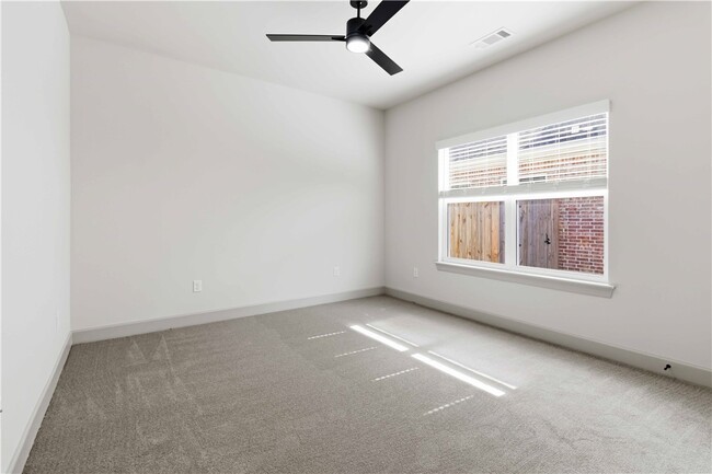 Photo - 970 Trestle Ln