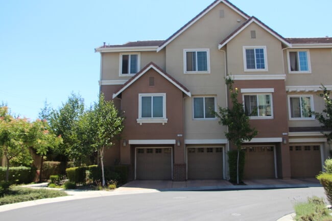 Building Photo - 1006 Aquamarine Terrace