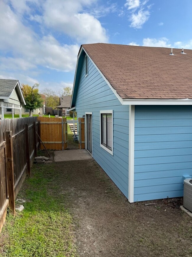 Photo - 12402 Alderbrook Dr Unit B