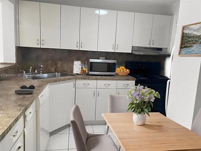 Photo - 7920 N Colony Cir Unit 204