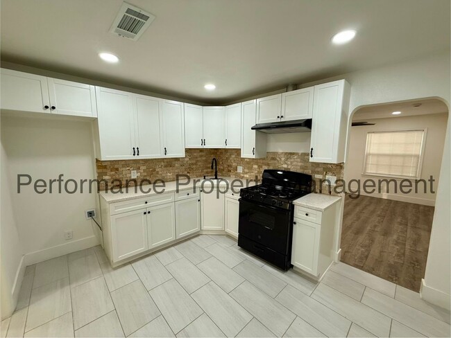 Photo - Charming 3 Bed/2 Bath N Bakersfield Home w/ $0 Deposit Option