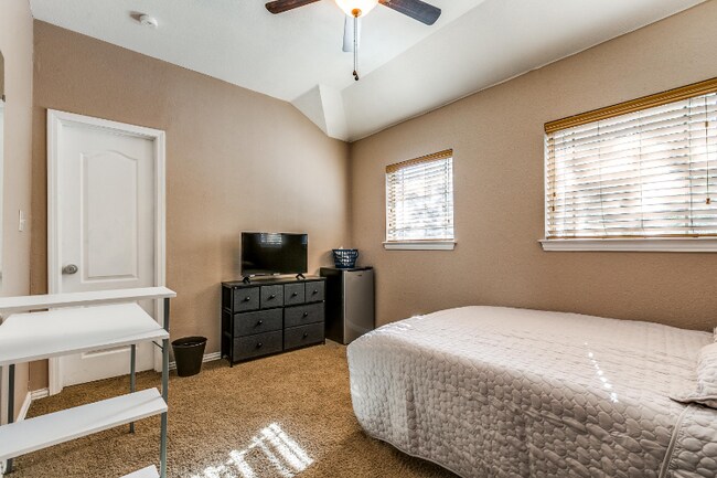 Photo - 1530 Wild Fire