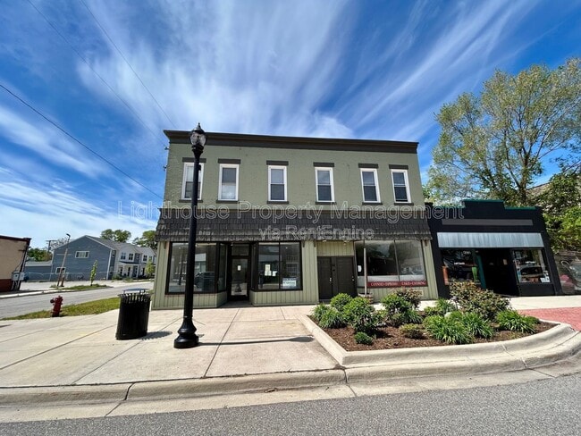 Building Photo - 1147 3rd St