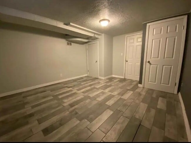 Photo - 985 Maple St