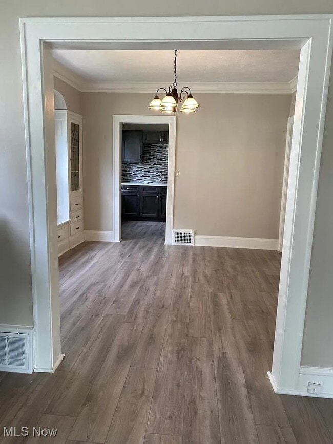 Photo - 2215 Chesterland Ave